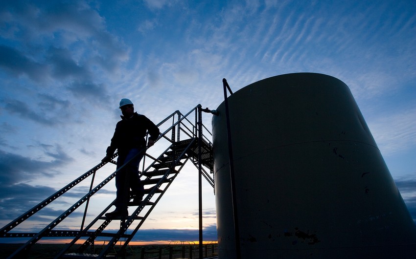 ABŞ-da xam neft ehtiyatlarının kəskin artması neft qiymətlərini sabitləşdirib