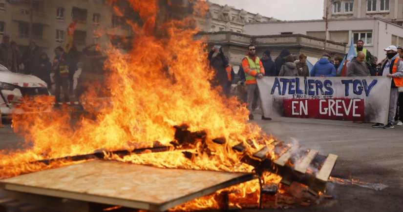 Parisdə etirazçılar Makronun istefasını tələb edirlər