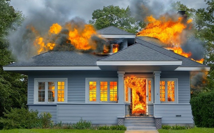 В Сочи восемь человек погибли при пожаре в частном жилом доме