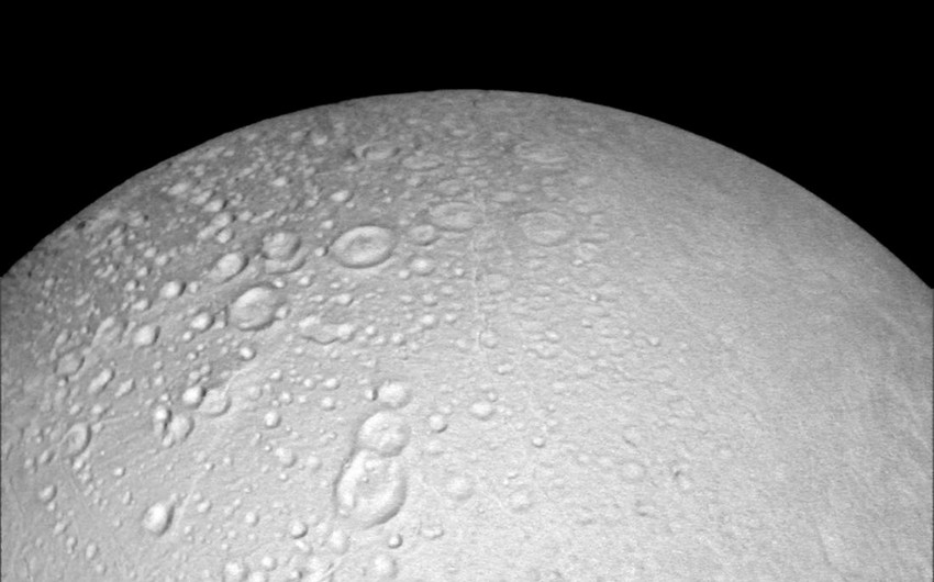 ​NASA опубликовало первые снимки северного полюса Сатурна