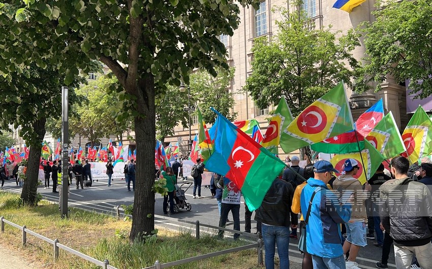 В Берлине прошла акция протеста, организованная южными азербайджанцами