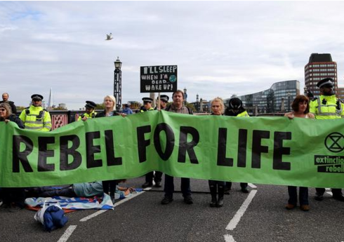 В Лондоне задержали более ста участников экологических протестов