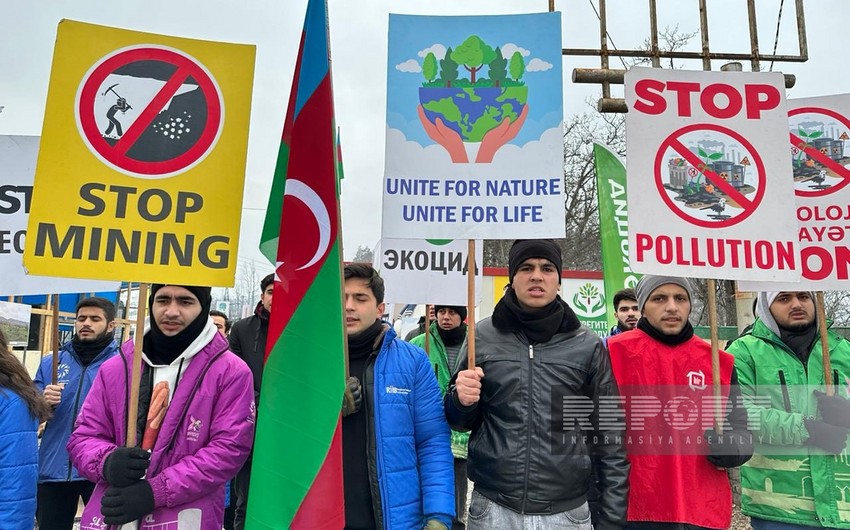 Акция протеста на дороге Ханкенди-Лачын продолжается