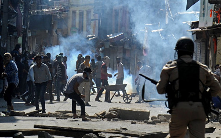 Более 60 полицейских пострадали в ходе столкновений в индийском штате Джамму и Кашмир
