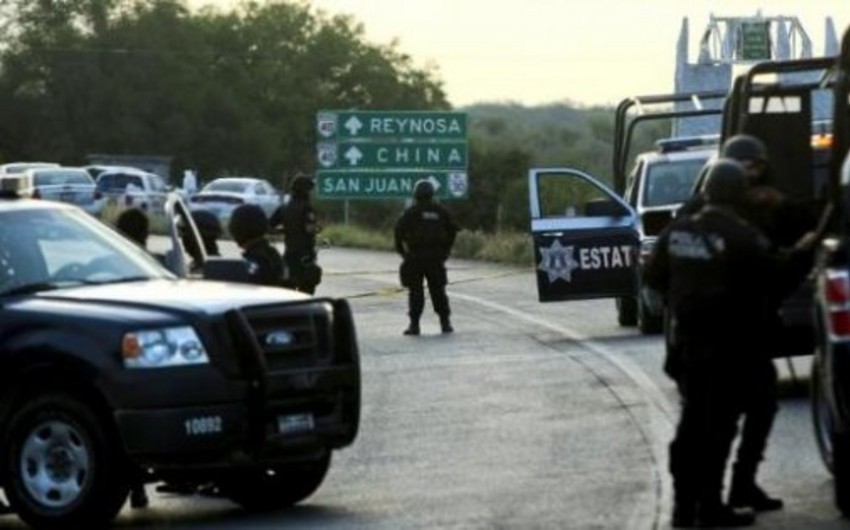 Meksikada naməlum silahlılar polis əməkdaşlarını güllələyib