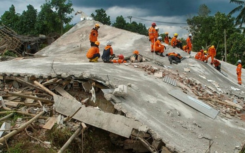 Число жертв землетрясения в Индонезии достигло 268