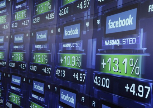 Стоимость акций Facebook начала снижаться