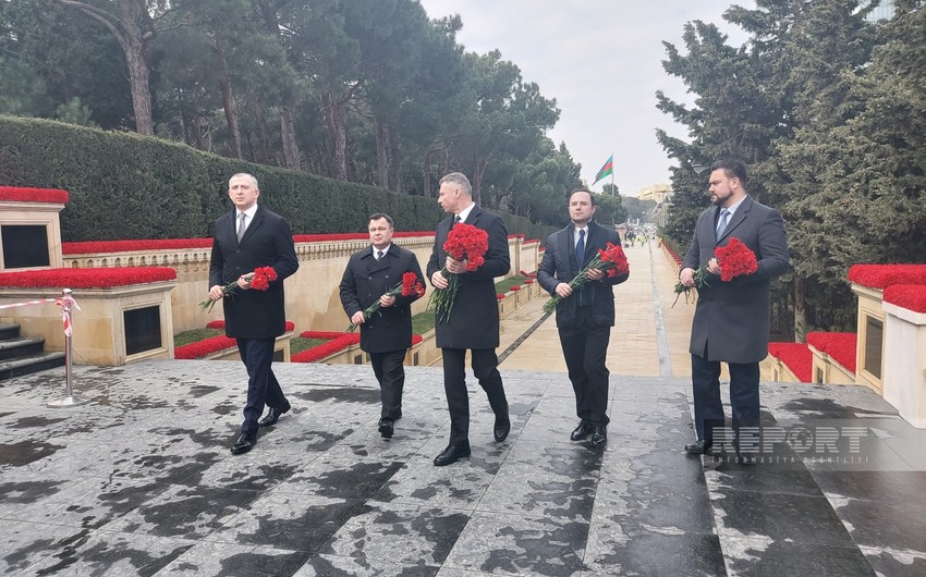 Ambassadors of Ukraine, Georgia and Moldova to Azerbaijan visits Alley of Martyrs 