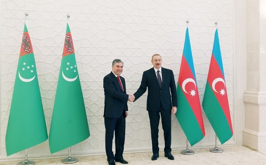 Президент Азербайджана позвонил Гурбангулы Бердымухамедову