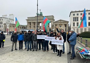 Azerbaijanis hold protest in Berlin condemning Armenia's eco-terror