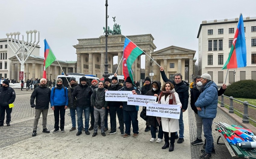 Azerbaijanis hold protest in Berlin condemning Armenia's eco-terror