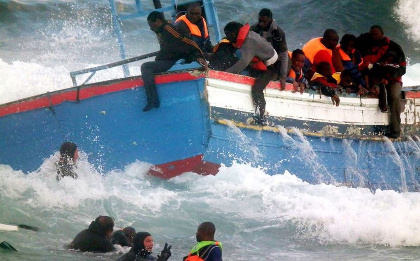 Итальянская береговая охрана и ирландское судно спасли более 500 мигрантов с лодок в Средиземном море
