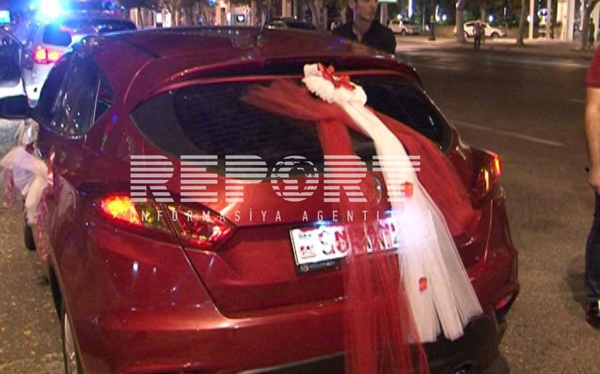 ​Avtomobilinin dövlət qeydiyyat nişanının yerinə plakat bağlayan sürücü cəzalandırılıb - FOTO