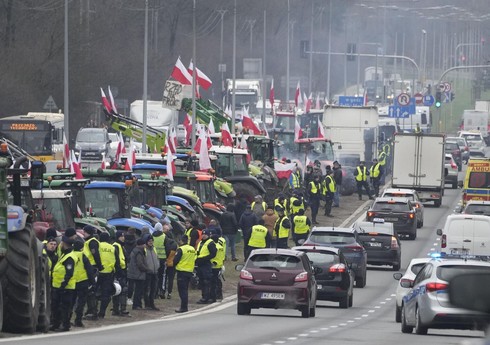 Протестующие польские фермеры заблокировали КПП Барвинек на границе со Словакией