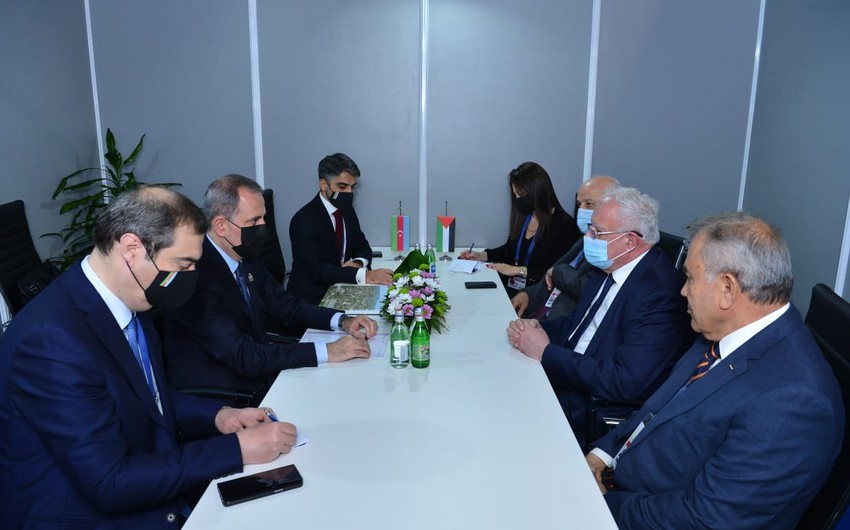 Джейхун Байрамов встретился с министром иностранных дел Палестины