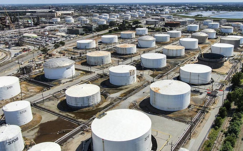 Two-thirds of US oil storage tanks fill up
