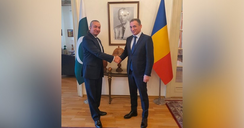 Azerbaijani, Pakistani ambassadors to Romania meet