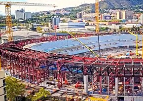 “Kamp Nou” stadionunda fəhlələr arasında dava düşüb