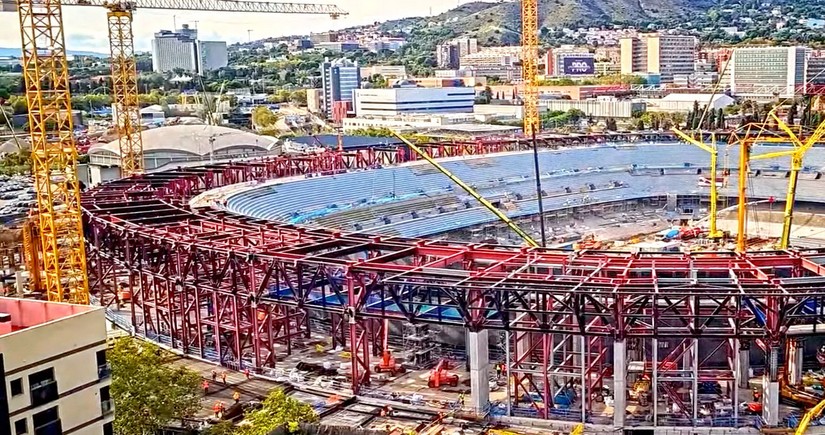 “Kamp Nou” stadionunda fəhlələr arasında dava düşüb