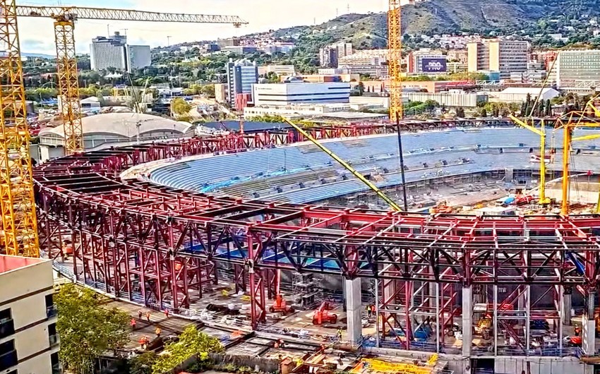 “Kamp Nou” stadionunda fəhlələr arasında dava düşüb