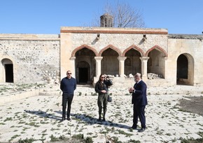 Президент и первая леди посетили усыпальницы и дом Карабахских ханов – комплекс Имарет