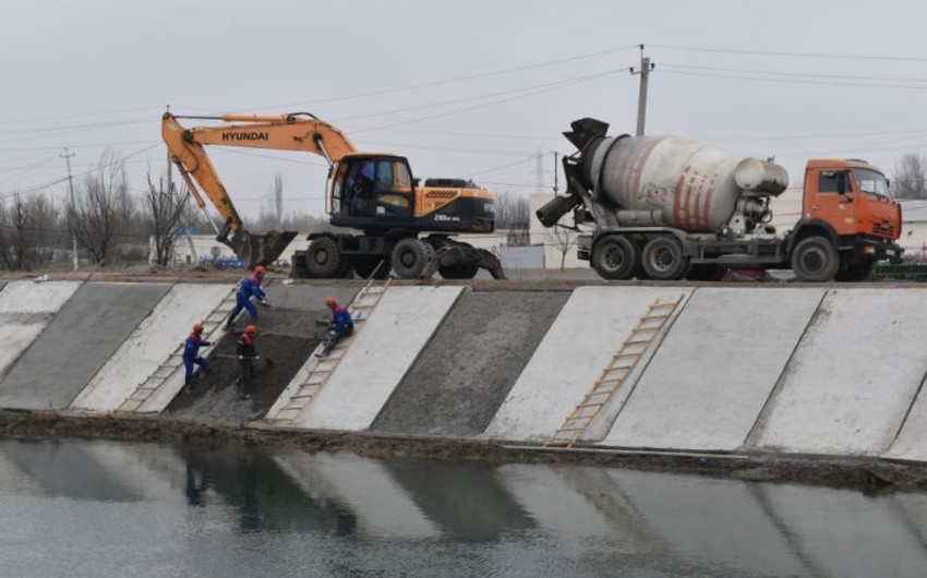Yuxarı Qarabağ kanalında betonlama işləri aparılır