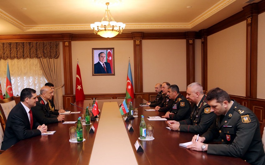Обсужден вопрос расширения военного сотрудничества между Азербайджаном и Турцией
