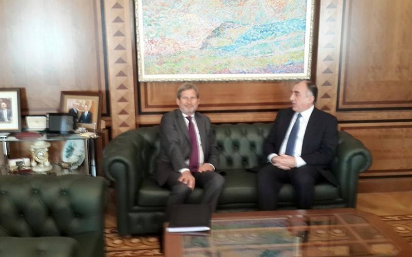 Глава МИД Азербайджана провел встречу с комиссаром ЕС