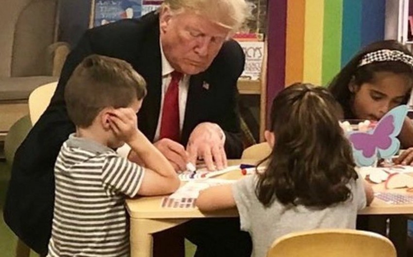 Трамп не смог правильно раскрасить флаг США на встрече с детьми