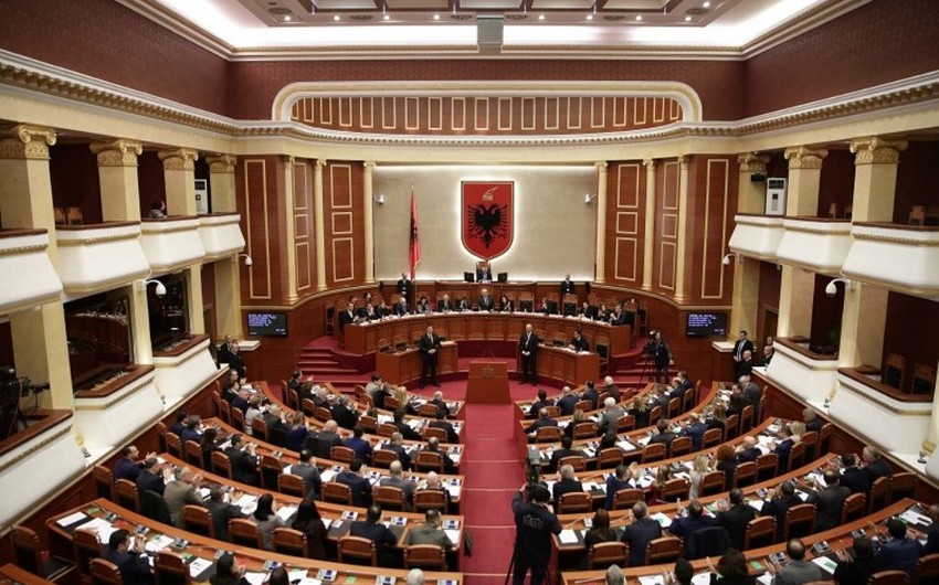 Albaniya parlamenti üçüncü dəfə yeni prezidenti seçə bilməyib
