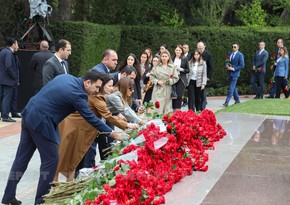 Azerbaijani people commemorate National Leader Heydar Aliyev