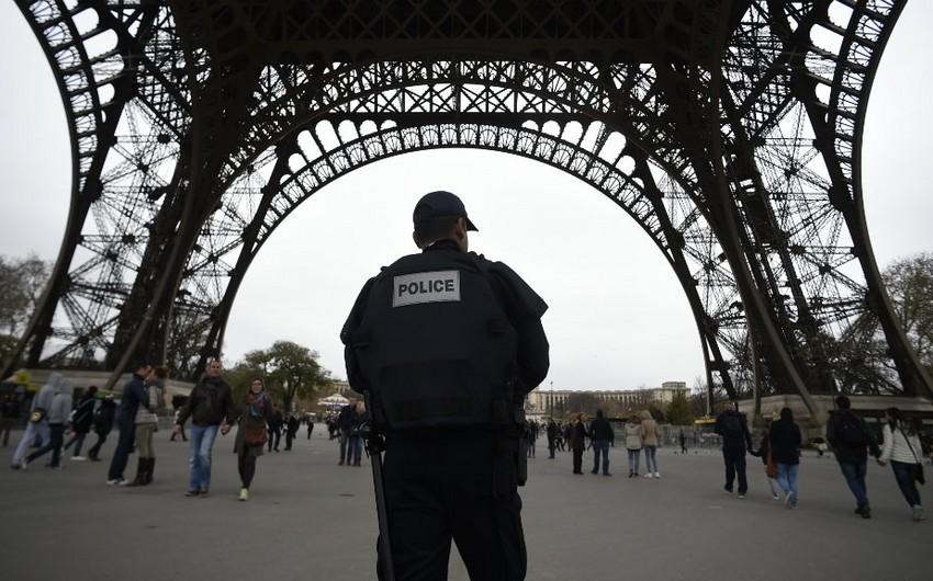 Режим чрезвычайного положения во Франции продлят до весны