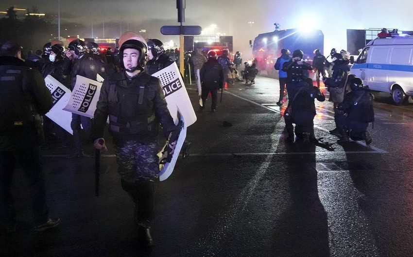 Qazaxıstanda 200 nümayişçi saxlanılıb, 95 polis xəsarət alıb