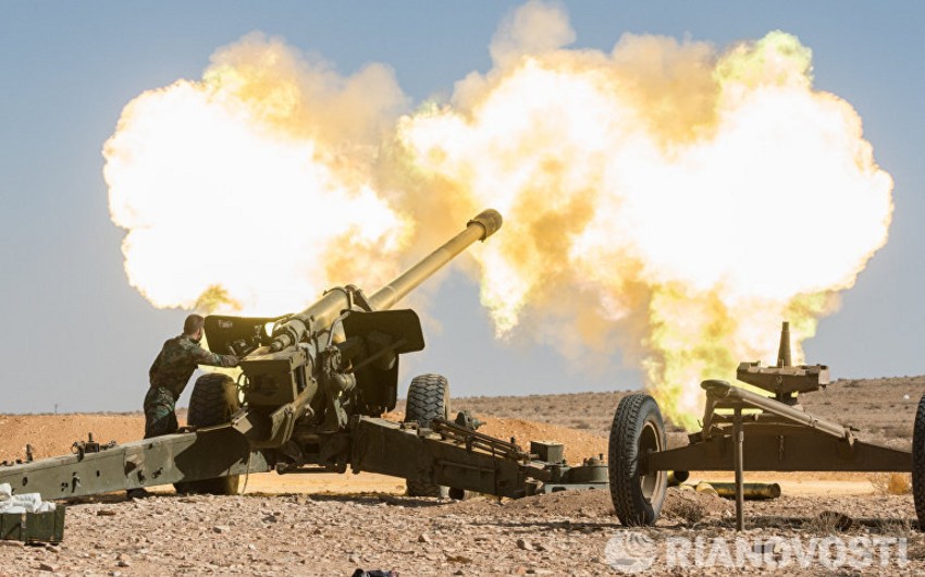 Сирийская артиллерия ведет огонь по позициям боевиков на востоке Алеппо