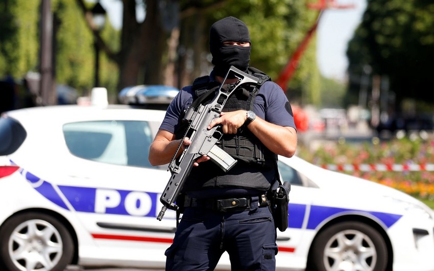 В пригороде Парижа неизвестные застрелили 15-летнего подростка