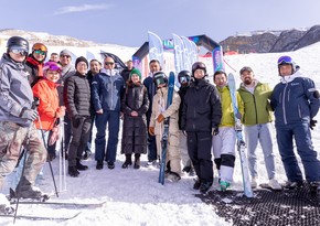 Japanese athletes hold skiing master class in Shahdag