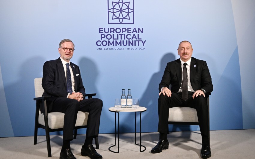 Ilham Aliyev meets PM of Czech Republic in Oxford