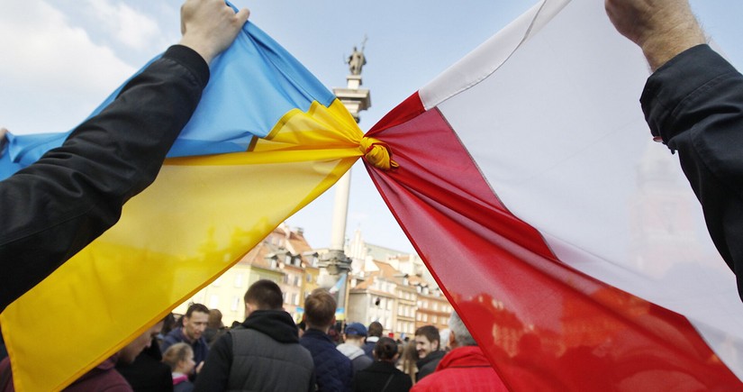 Зеленский анонсировал особый статус польских граждан в Украине
