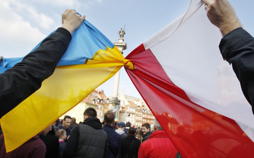 Зеленский анонсировал особый статус польских граждан в Украине