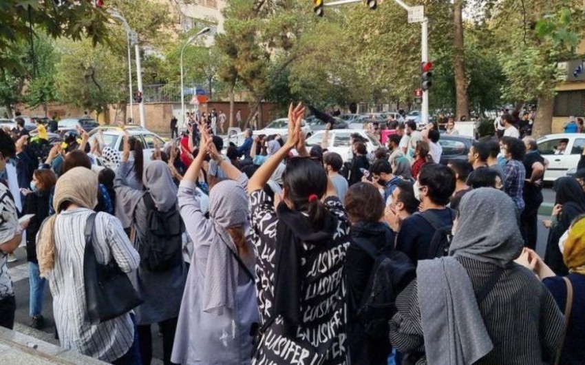 Sepahın keçmiş komandirlərindən biri İran polisinə xəbərdarlıq edib: Səhvləri təkrarlamayın