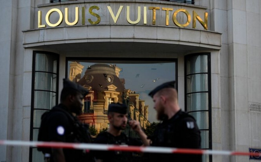 Бутик Louis Vuitton в Париже во второй раз обокрали 