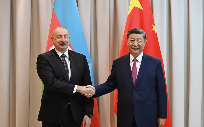 Си Цзиньпин пригласил Ильхама Алиева посетить Китай с государственным визитом