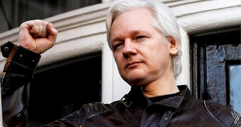 Assange banned from entering US without permission