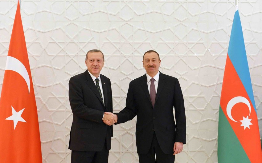 Ильхам Алиев поздравил президента и премьер-министра Турции