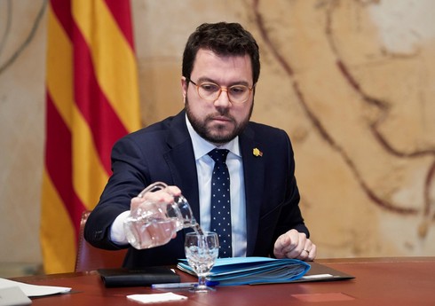 Лидер Каталонии объявил о досрочных парламентских выборах в регионе 12 мая