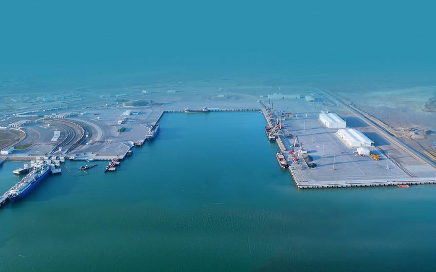 В Бакинском порту будет создан международный центр Shipping Line