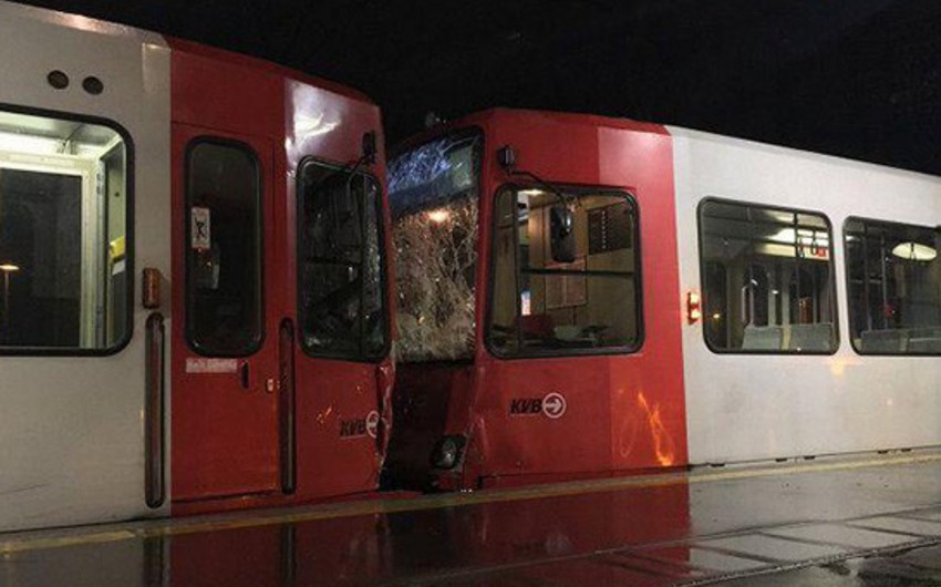В Германии при столкновении двух поездов метро пострадали десятки человек