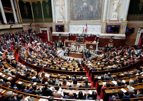 Оппозиционные французские депутаты выдвинули вотум недоверия правительству