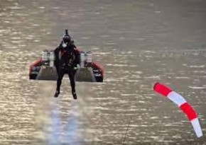 Jetman flies high above Dubai in breathtaking flight - VIDEO