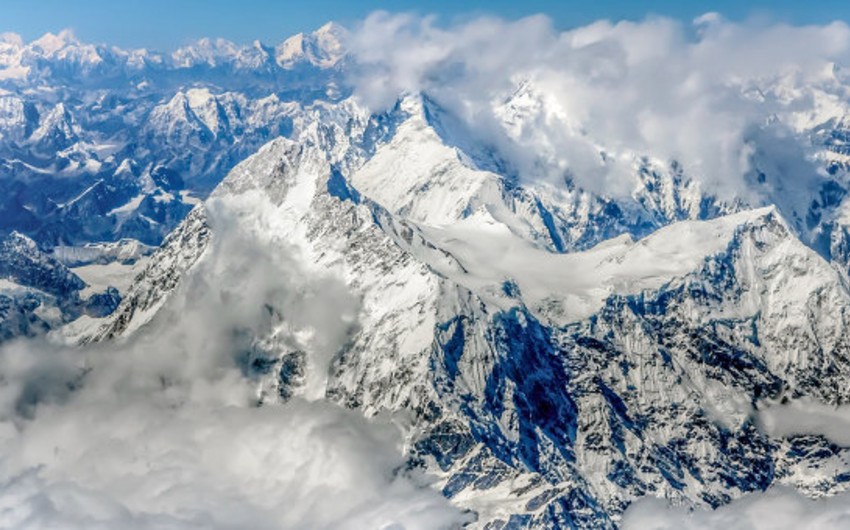 Восемь человек погибли при сходе лавины на Эвересте - ОБНОВЛЕНО